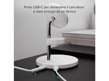Charger l&#39;image dans la galerie, Support de chargeur sans fil blanc avec port USB-C, table noire et câble blanc. Texte sur USB-C.
