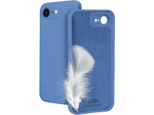 Charger l&#39;image dans la galerie, Coque de téléphone bleue avec une plume blanche sur fond noir.

