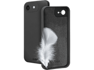 Deux coques de téléphone noires. Une ouverte, avec une plume blanche à l'intérieur. 'sbs instinct case' imprimé.