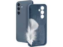 Charger l&#39;image dans la galerie, Coque de téléphone et téléphone bleus. Une plume devant la coque ouverte. La coque indique &#39;sbs instinct case&#39;.
