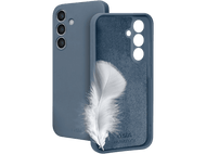 Coque de téléphone et téléphone bleus. Une plume devant la coque ouverte. La coque indique 'sbs instinct case'.