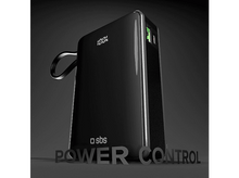 Charger l&#39;image dans la galerie, Batterie externe noire avec un affichage numérique indiquant 100 % et les mots Power Control.
