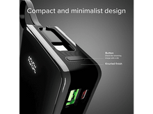 Charger l&#39;image dans la galerie, Batterie externe noire avec affichage numérique indiquant 100 %. Elle possède un bouton, des ports USB et Type-C. Le design est compact et minimaliste.

