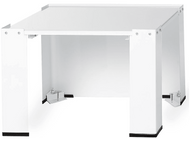Support en métal blanc. Dessus rectangulaire supporté par quatre pieds carrés avec pieds noirs. Espace ouvert à l'intérieur.