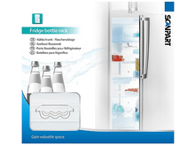 Charger l&#39;image dans la galerie, Un range-bouteilles de réfrigérateur, avec des bouteilles dedans. Le réfrigérateur est ouvert. Le fond est blanc.
