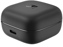 Charger l&#39;image dans la galerie, Étui de chargement noir avec port USB-C. Logo Sennheiser visible.

