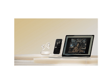 Charger l&#39;image dans la galerie, Écouteurs, téléphone et ordinateur portable. Ordinateur affichant un appel vidéo. Objets sur plateforme blanche, dégradé.
