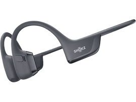 Casque à conduction osseuse gris foncé sur fond noir, avec un design incurvé et une marque.