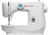 Machine à coudre Singer blanche. Vue de face, avec cadrans et aiguille. Logo Singer rouge.