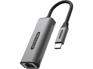 Un adaptateur gris Sitecom USB-C vers Ethernet. Il possède un connecteur USB-C et un port Ethernet. Fond noir.