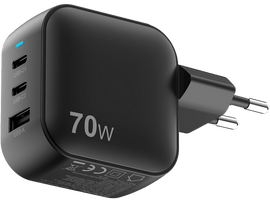 Adaptateur secteur noir 70W avec trois ports USB et une prise.