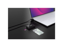Charger l&#39;image dans la galerie, Un lecteur de carte noir connecté à un ordinateur portable, avec une carte d&#39;identité et une carte SD.
