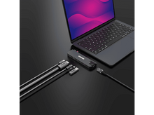 Charger l&#39;image dans la galerie, Ordinateur portable, hub et câbles sur une surface sombre.
