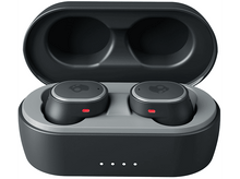 Charger l&#39;image dans la galerie, Écouteurs noirs dans un étui de chargement noir et gris avec des voyants blancs.
