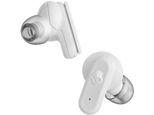 Charger l&#39;image dans la galerie, Deux écouteurs Skullcandy blancs, un dans l&#39;oreille, l&#39;autre incliné, sur fond blanc.
