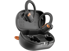 Charger l&#39;image dans la galerie, Écouteurs Skullcandy noirs dans leur étui de chargement, avec des accents et un logo orange.
