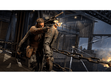 Charger l&#39;image dans la galerie, Un homme en tenue de combat tire avec une arme de poing. Un autre homme est sur son épaule, des flammes en arrière-plan.
