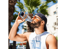 Charger l&#39;image dans la galerie, Un homme buvant dans une bouteille d&#39;eau, des bulles autour.
