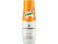 Une grande bouteille Mirinda orange avec mélange de soda à l'orange. La bouteille est sur un fond blanc.