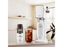 Charger l&#39;image dans la galerie, Machine SodaStream avec une bouteille Pepsi Zero Sugar et un verre avec cola et glace.
