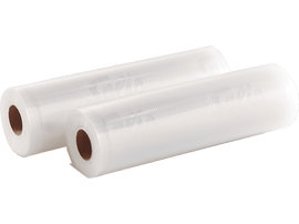 Deux rouleaux de film plastique transparent avec des noyaux en carton marron, côte à côte, isolés.