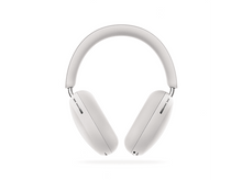 Charger l&#39;image dans la galerie, Casque audio blanc sur l&#39;oreille sur fond blanc.
