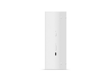 Charger l&#39;image dans la galerie, Un haut-parleur blanc avec des boutons et un port de charge.
