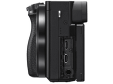 Charger l&#39;image dans la galerie, Vue latérale d&#39;un appareil photo noir, montrant le côté avec les ports et une poignée.
