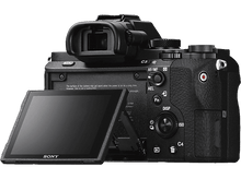 Charger l&#39;image dans la galerie, Dos d&#39;appareil photo noir avec écran ouvert et boutons. L&#39;écran affiche des informations et le logo.
