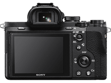 Charger l&#39;image dans la galerie, L&#39;arrière d&#39;un appareil photo noir avec un écran, des boutons et un viseur.
