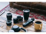 SONY Appareil photo Vlog + 16-50 mm (ZVE10LBDI.EU)