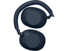 Charger l&#39;image dans la galerie, Vue de dessus du casque Sony bleu foncé, plié. Les écouteurs sont orientés vers le haut.
