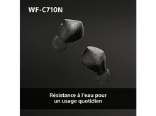 Charger l&#39;image dans la galerie, Écouteurs noirs avec des gouttelettes d&#39;eau. Ils sont sur un fond sombre, avec résistance à l&#39;eau indiquée.
