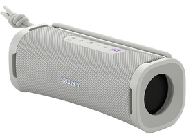 Un haut-parleur portable gris avec un cordon blanc, incliné sur un fond noir.