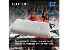 Charger l&#39;image dans la galerie, Une personne tient un haut-parleur blanc Sony. L&#39;arrière-plan montre du graffiti. Le texte dit : ULT FIELD 3. ULT POWER SOUND.
