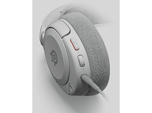 Charger l&#39;image dans la galerie, Casque de jeu blanc avec bouton de volume rouge et coussinet d&#39;oreille en tissu gris.
