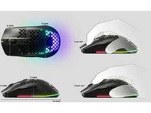 Charger l&#39;image dans la galerie, Souris SteelSeries, noire avec RGB, montrée avec mesures et prises en main.
