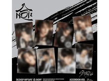 Charger l&#39;image dans la galerie, Pochette de l&#39;album Stray Kids avec des images floues des membres du groupe.
