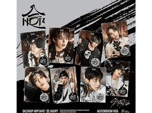 Charger l&#39;image dans la galerie, Album Stray Kids SKZ2020, avec plusieurs cartes photo des membres du groupe.
