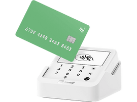 Carte de crédit verte au-dessus d