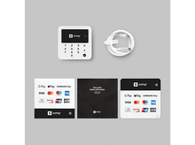 Charger l&#39;image dans la galerie, Un lecteur de carte blanc et ses accessoires. Comprend un câble blanc et des guides d&#39;utilisation avec logos de paiement.
