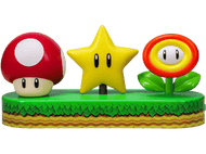 Personnages Super Mario : Champignon rouge, étoile jaune et fleur sur une plateforme verte.