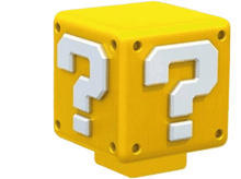 Charger l&#39;image dans la galerie, Bloc de point d&#39;interrogation jaune de Super Mario. Deux points d&#39;interrogation blancs sur le devant. Fond noir.
