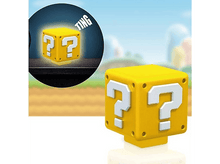 Charger l&#39;image dans la galerie, Lumière jaune en forme de bloc avec des points d&#39;interrogation, ressemblant à un bloc de questions Super Mario.
