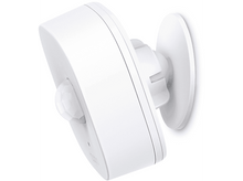 Charger l&#39;image dans la galerie, Capteur de mouvement blanc monté sur une surface blanche. Il a un devant arrondi et une base de montage.
