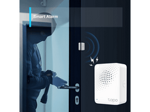 Charger l&#39;image dans la galerie, Un cambrioleur près d&#39;une porte, avec un système d&#39;alarme intelligent et une lumière clignotante.
