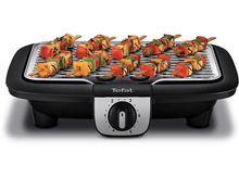 Charger l&#39;image dans la galerie, Grill électrique noir avec brochettes de légumes et de viande grillés, avec contrôle de température.
