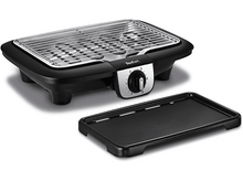 Charger l&#39;image dans la galerie, Gril électrique noir avec dessus de gril argenté, et un plateau amovible. Un cadran en façade.
