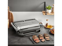 Charger l&#39;image dans la galerie, Tefal OptiGrill XL avec steak et accessoires sur un comptoir de cuisine.
