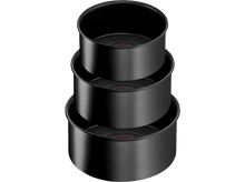 Charger l&#39;image dans la galerie, Trois casseroles noires empilées les unes sur les autres. Chaque casserole a un centre rouge.
